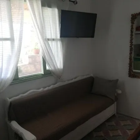 Eva'S Family & Pernera'S Vegan Studios Apartment *