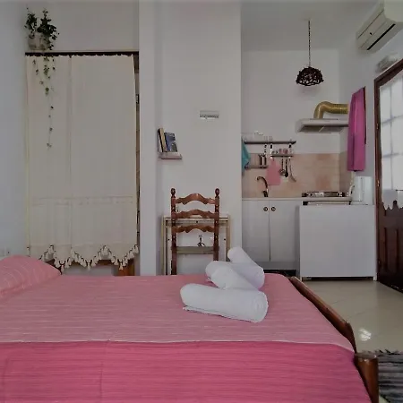 Eva'S Family & Pernera'S Vegan Studios Skala (Patmos)